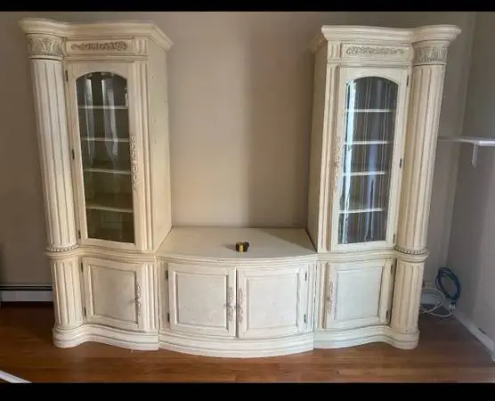 Entertainment center
