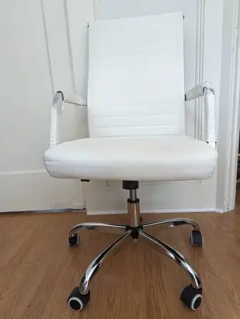 Nice office chairs in excellent condition