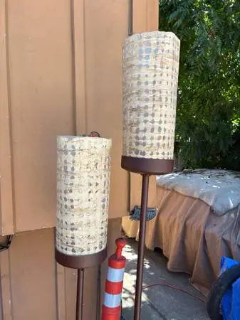 Artsy fartsy metal Lamp. 6-1/2 feet tall