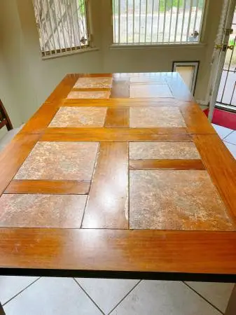 >>>VERY NICE ASHLEY DINING TABLE<<<