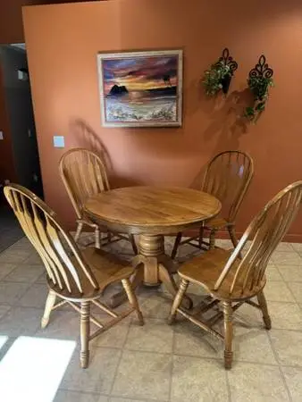 Solid Oak Dining Table with 1 Leaf and 4 Chairs