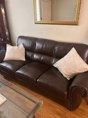 LEATHER LIVING ROOM SET (3 pieces)