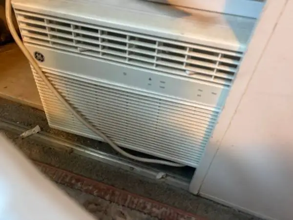 G.E. Wall unit air conditioner 8000 BTUs