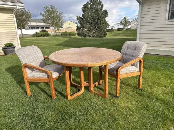 48 Oak Dining Room Table (24 Leaf) Plus Four (4) Chairs