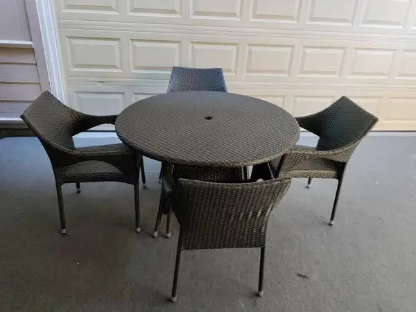 Outdoor patio wicker table and 4 chairs