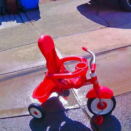 Radio Flyer Classic Red 10 Tricycle for Toddlers ages 2-4