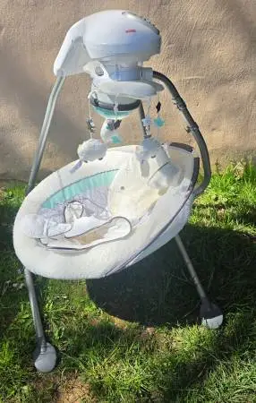 FISHER-PRICE CORDED ELECTRIC CRADLE SWING