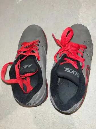 Heely’s size 6 (for kids)