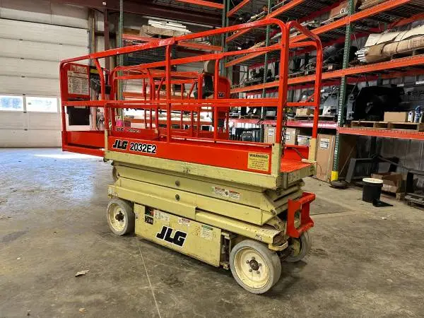 JLG 2032E2 SCISSOR LIFT / MANLIFT