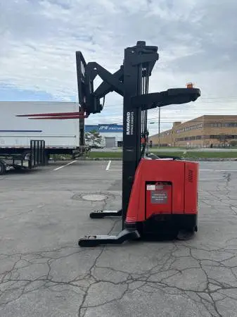 2014 RAYMOND REACH TRUCK WITH NEW BATTERY
