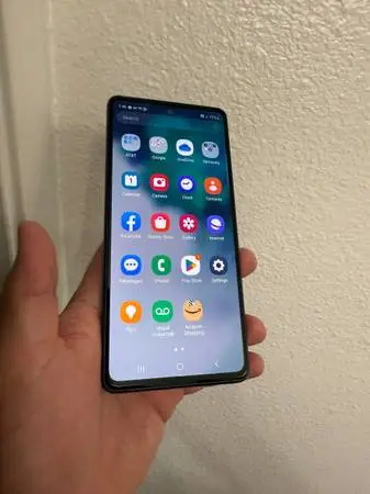 Samsung s20 FE Factory unlocked works with all carriers, Verizon, ATT