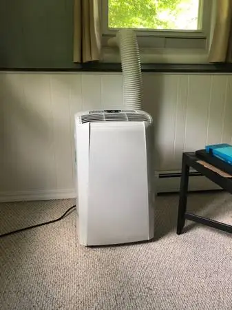 Air conditioner- DeLonghi 12,000 BTU Portable AC - Super Clean / Works Perfect