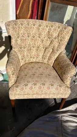 vintage Queen Anne style wingback chair upholstered floral fabric accent chair W