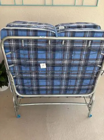 Folding twin bed with mattress