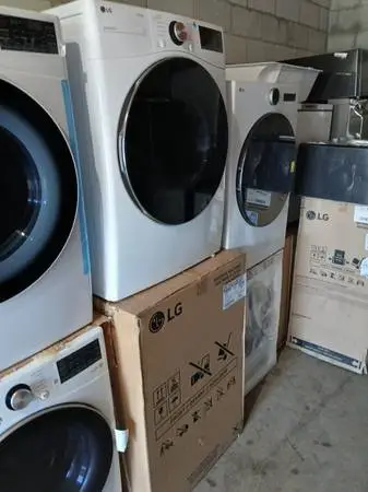 Thinq white 5.0 cu ft jumbo front load washer and gas dryer