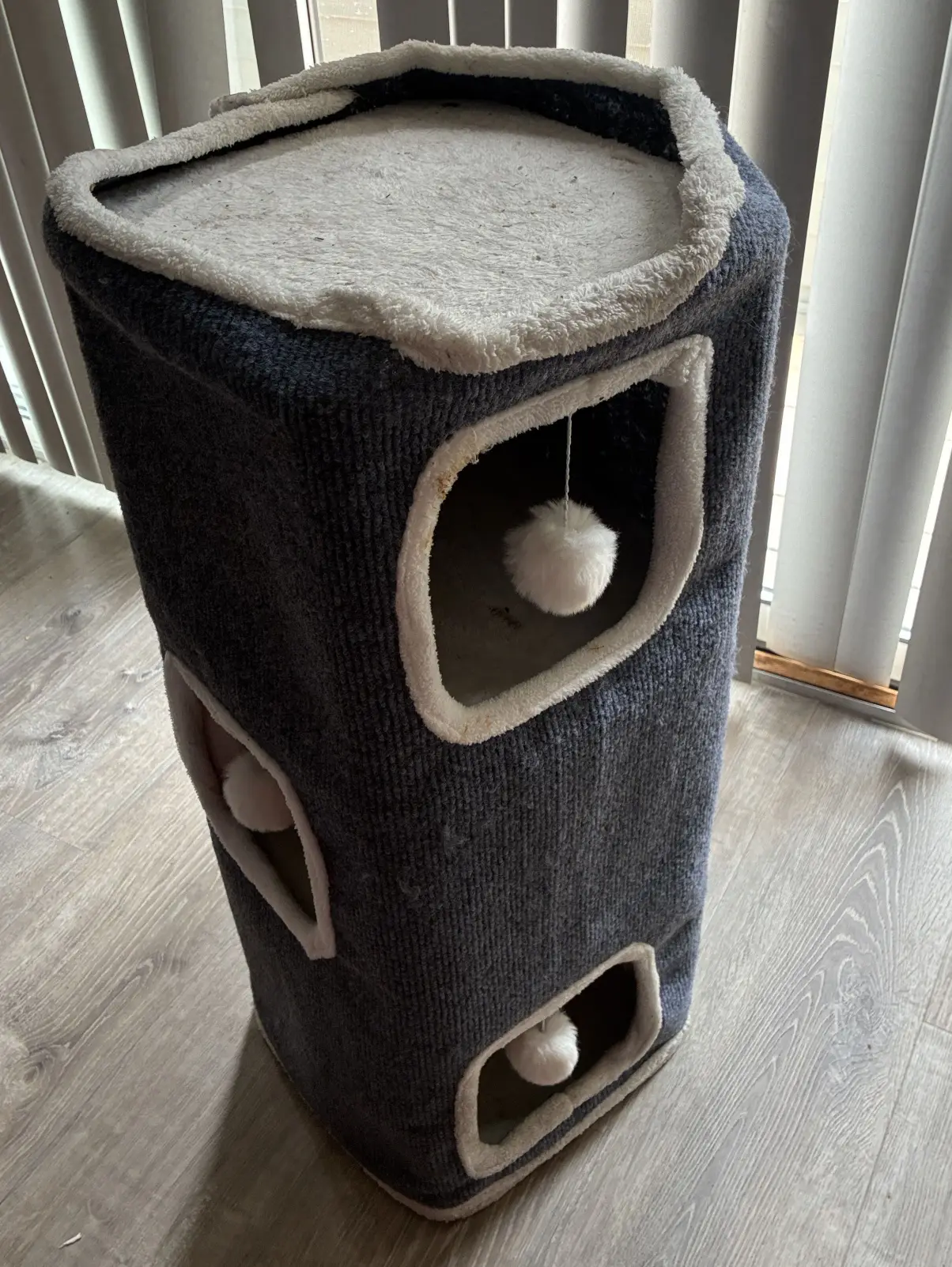 cat perch with three nooks