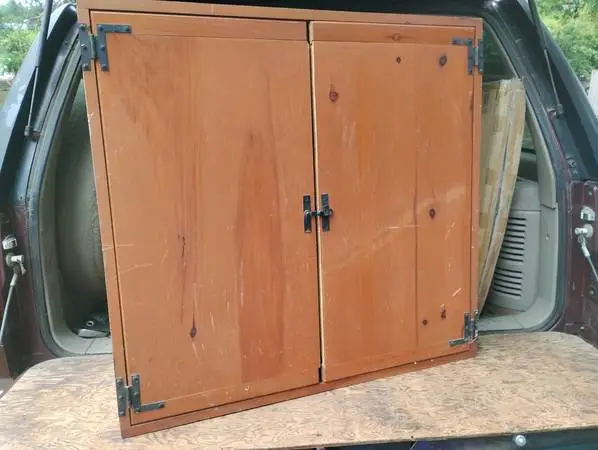 Wall cabinet for shop