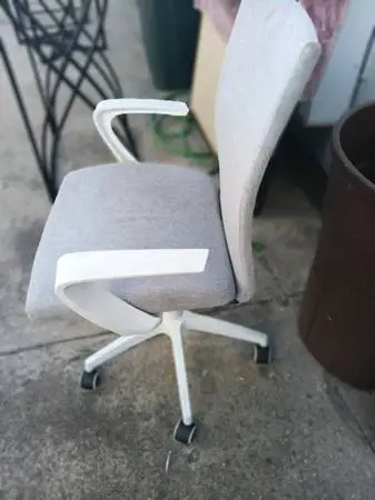 DESK CHAIR