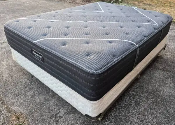 QUEEN SIZE BEAUTYREST PLUSHTOP MATTRESS & FREE BOX SPRING