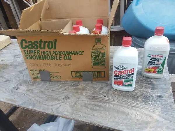 Castrol Snowmobile oil / 7+ quarts