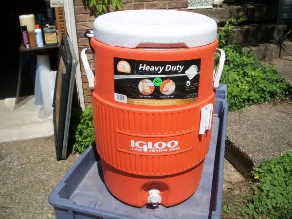 IGLOO 5 gal. Cooler, Nice !