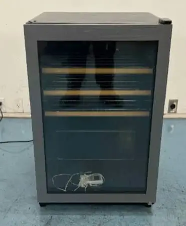 22″ INSIGNIA NS-BC130GP1 130-Can Beverage Cooler Model# NS-BC130GP1