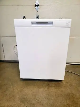 Hotpoint 2025 dishwasher (delivery available)