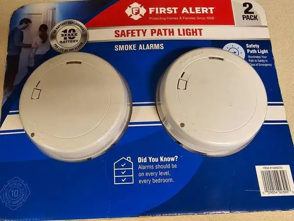 New First Alert 2-Pack Smoke Alarm with Safety Path Light