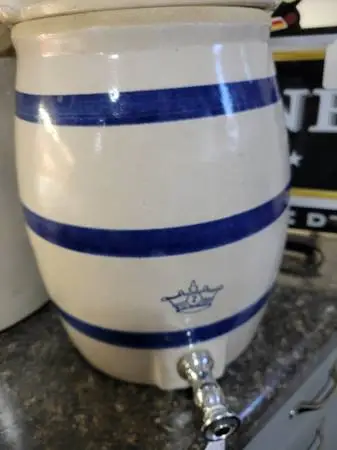 2 gal. Blue Crown water dispenser crock w/lid