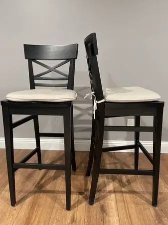 Pair of Ethan Allen Tango bar chairs - Espresso Distress Finish