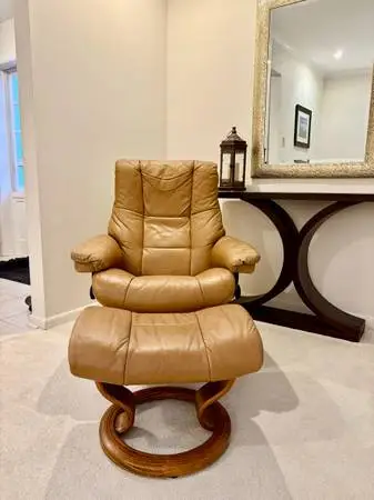 Elornes Stressless Leather Recliner and Ottoman GREAT CONDITION!
