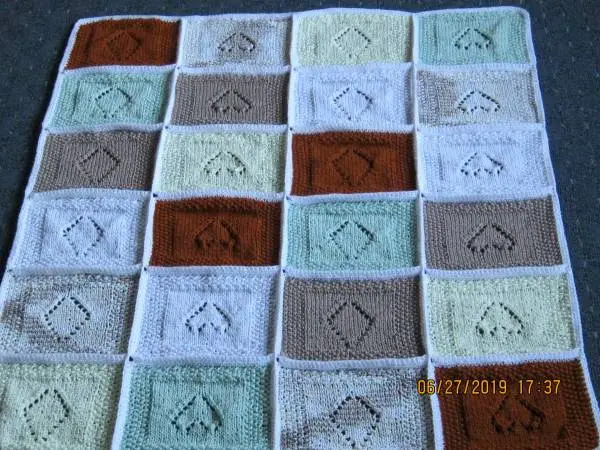 34x39HAND KNITTED BABY BLANKET