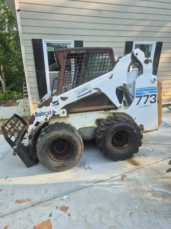 Bobcat 773 G Turbo High flow Fork& tooth bucket & Trailer