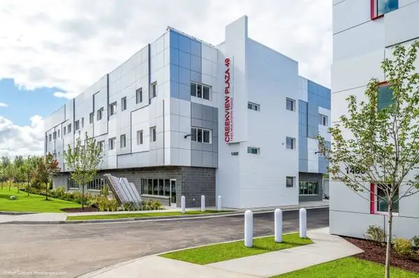 Fully built out healthcare clinic space - For Lease