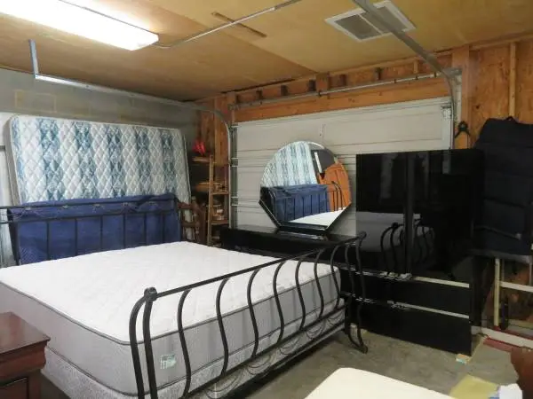 Kingsize Bedroom Suit