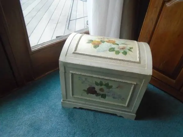 Wooden Storage Chest/Vintage Style/Handpainted