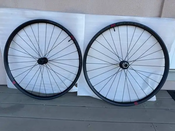 Fulcrum Racing Rapid Red 900 700c Gravel Wheelset–Like New (Ekar N3W)