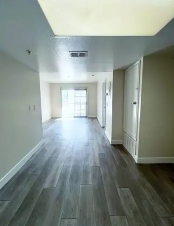 Covered Parking, Vinyl Flooring, Laundry Facilities