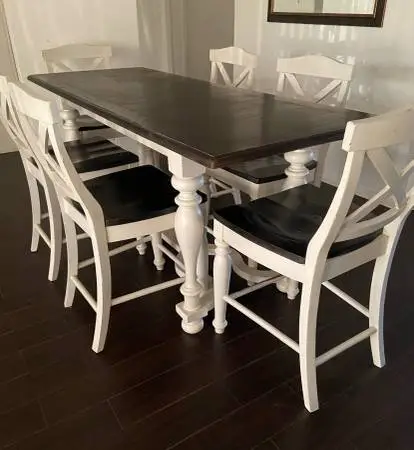 Dining Table w/6 chairs Counter Height