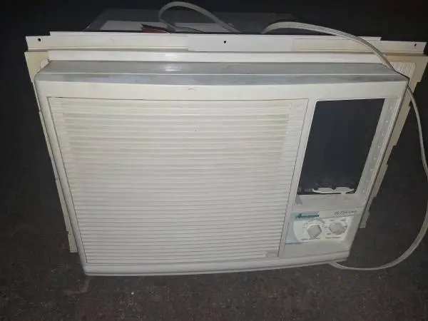 GE 10,800 BTU AIR CONDITIONER