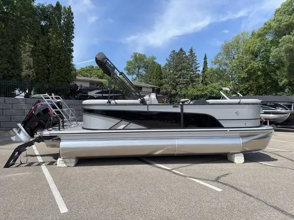 2026 Crest Conquest 215 SLC Pontoon w/Mercury PRO XS 200hp V-8