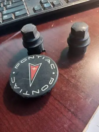 PONTIAC CENTER CAP&TWO LUG COVERS