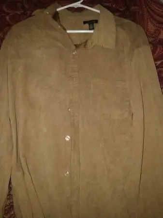 Two brand new Van Heusen soft and comfortable mens medium shirts get