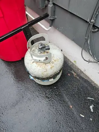 EMPTY PROPANE TANK