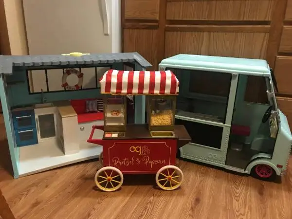 Our Generation 18” Dolls Doll Playsets Take All Play Sets
