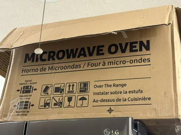 Brand new Samsung bespoke microwave oven over the range