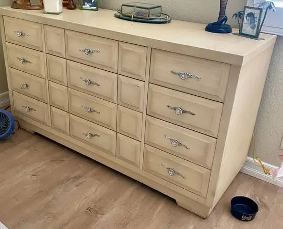 Vintage Starline Dresser / Buffet / TV Stand
