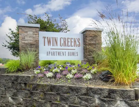 Serene garden settings with beautiful views! 1059 SqFt 2 BR / 2 BA!