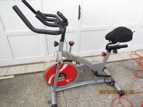 SUNNY HEALTH & FITNESS BIKE