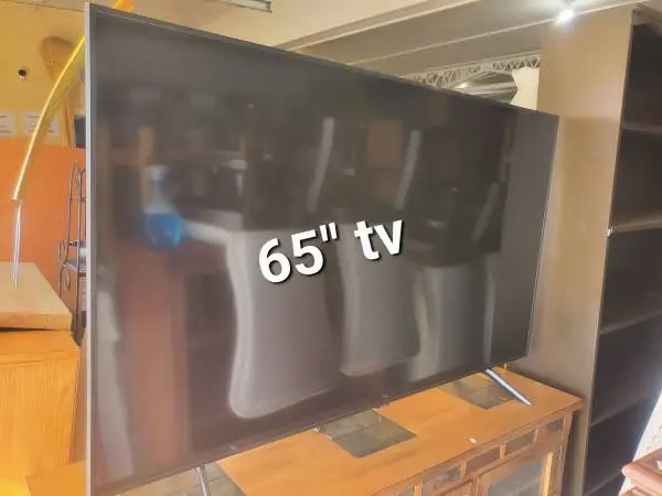 65 Samsung smart tv with remote